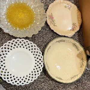 Set of 4 Decorative Plates and Bowls